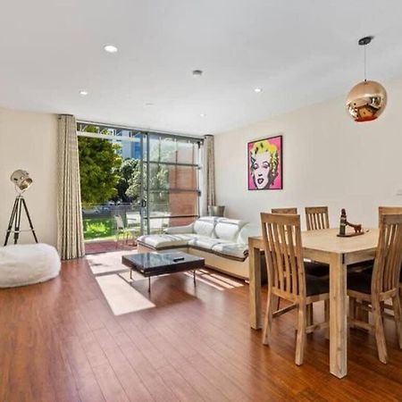 Sleek Modern Pad Next To Spark Arena Free Parking オークランド エクステリア 写真