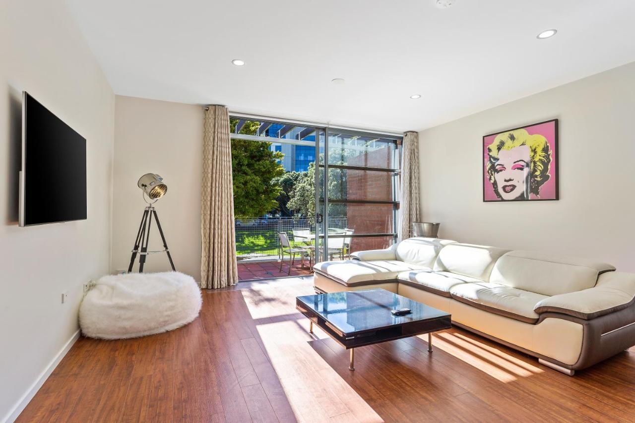 Sleek Modern Pad Next To Spark Arena Free Parking オークランド エクステリア 写真
