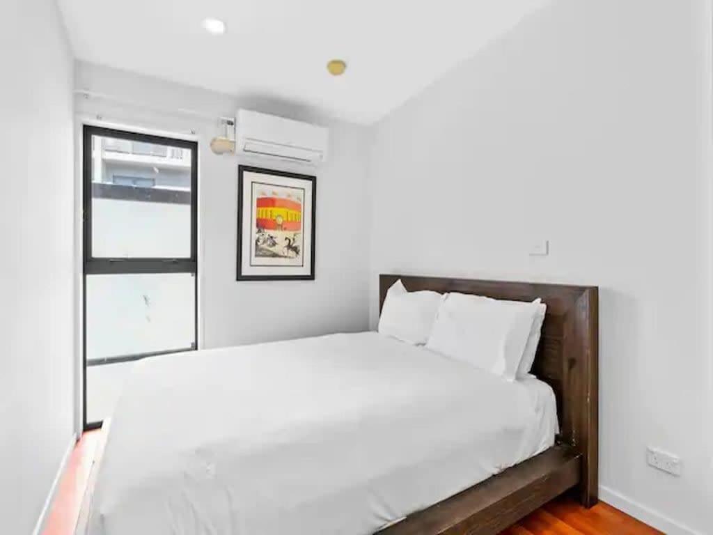 Sleek Modern Pad Next To Spark Arena Free Parking オークランド エクステリア 写真