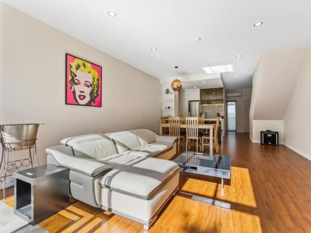Sleek Modern Pad Next To Spark Arena Free Parking オークランド エクステリア 写真