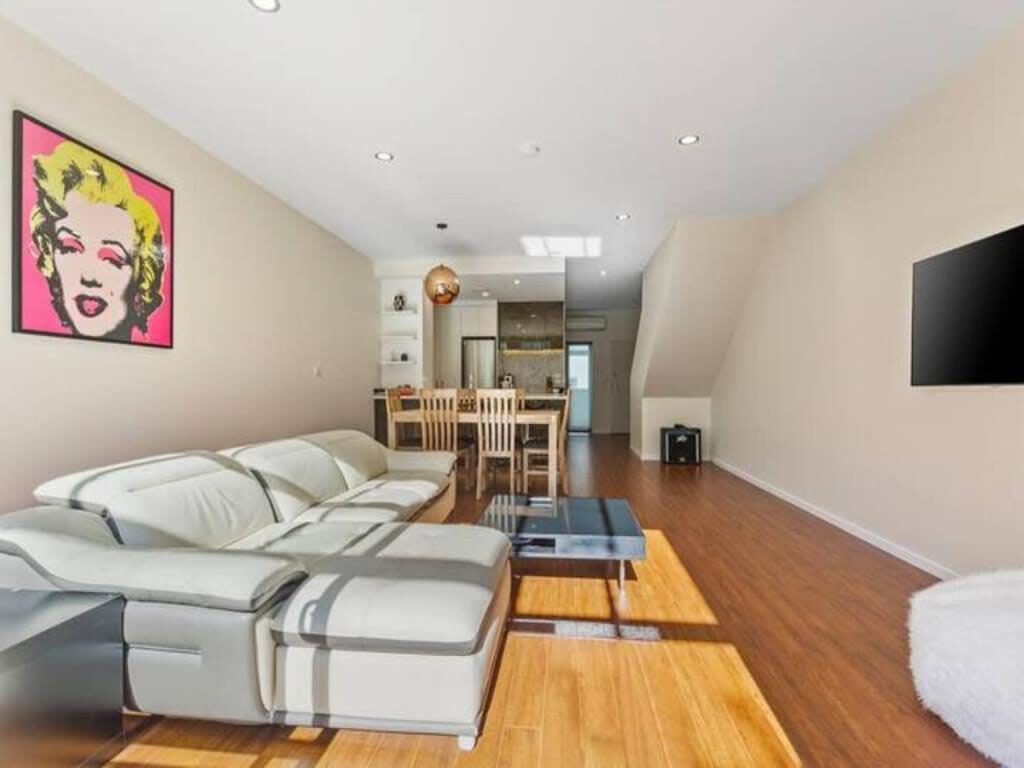 Sleek Modern Pad Next To Spark Arena Free Parking オークランド エクステリア 写真