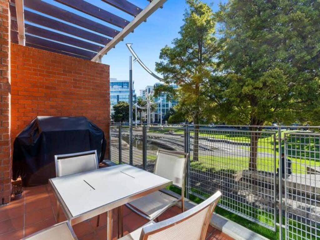 Sleek Modern Pad Next To Spark Arena Free Parking オークランド エクステリア 写真