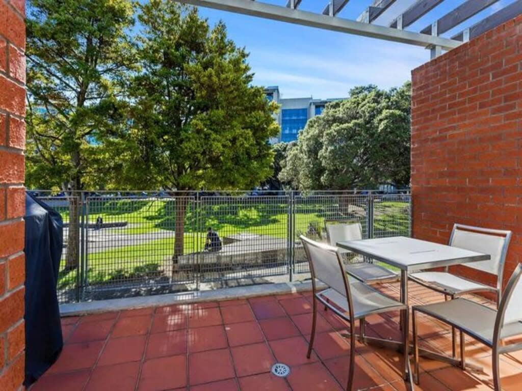 Sleek Modern Pad Next To Spark Arena Free Parking オークランド エクステリア 写真